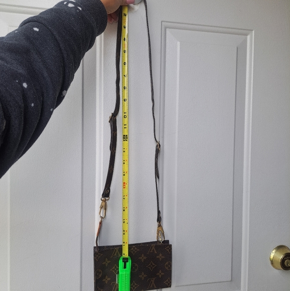 Small Louis Vuitton Crossbody Purse/Pouch💛🤎 - Picture 15 of 16